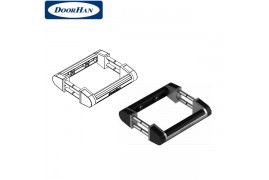 R020 Ручка пластиковая черная с хромированной вставкой DoorHan